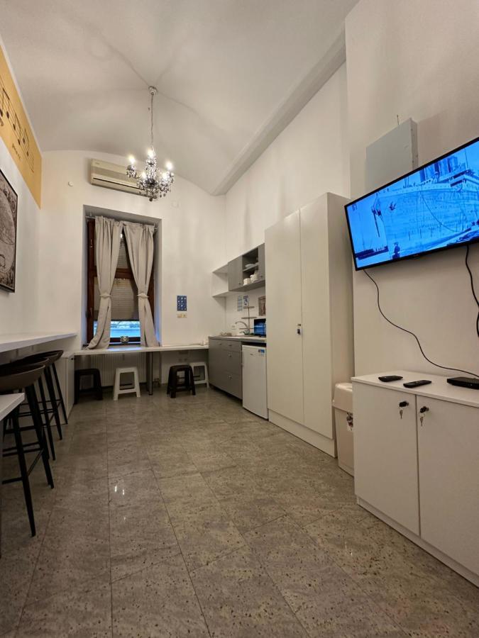 Hostel Opera Ljubljana Eksteriør billede